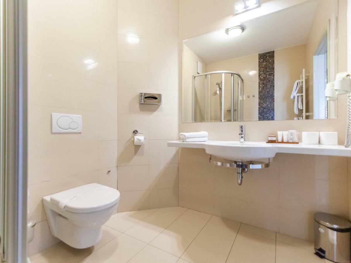Apartament Hotelowy Delux W Kolobrzegu Ul Kosciuszki 16 Pobyt 7 Nocy 20 Procent Rabatu ,4 Dni 10 Procent Rabatu Екстер'єр фото